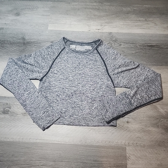 PINK Victoria's Secret Tops - Victoria Secret PINK Top Womens Sz M Gray Long Sleeve Seamless Cropped